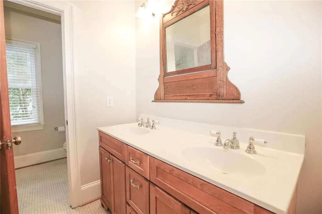 105 Grogans Landing, Sandy Springs, Georgia 30350, 5 Bedrooms Bedrooms, ,4 BathroomsBathrooms,Residential,Sold,105 Grogans Landing,5893681