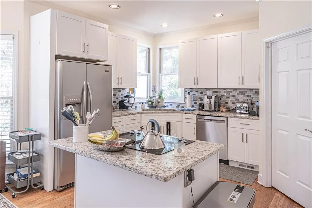 4570 Windsor Park Place, Sandy Springs, Georgia 30342, 3 Bedrooms Bedrooms, ,3 BathroomsBathrooms,Residential,Sold,4570 Windsor Park Place,7403649