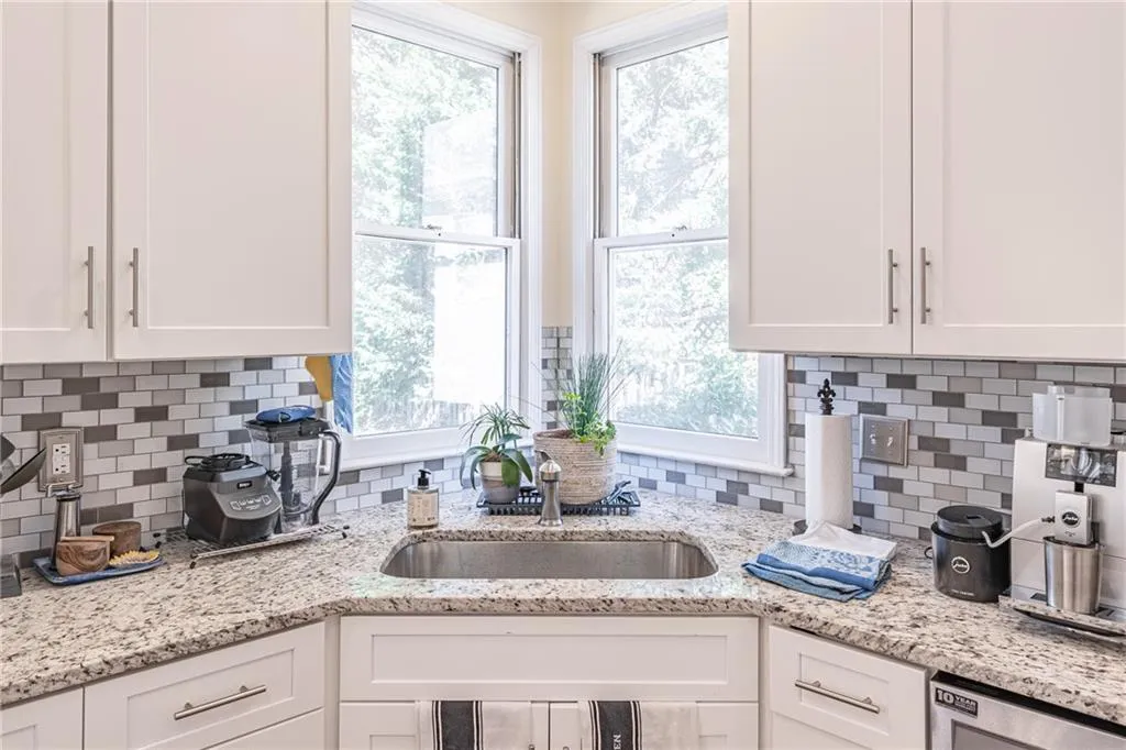 4570 Windsor Park Place, Sandy Springs, Georgia 30342, 3 Bedrooms Bedrooms, ,3 BathroomsBathrooms,Residential,Sold,4570 Windsor Park Place,7403649