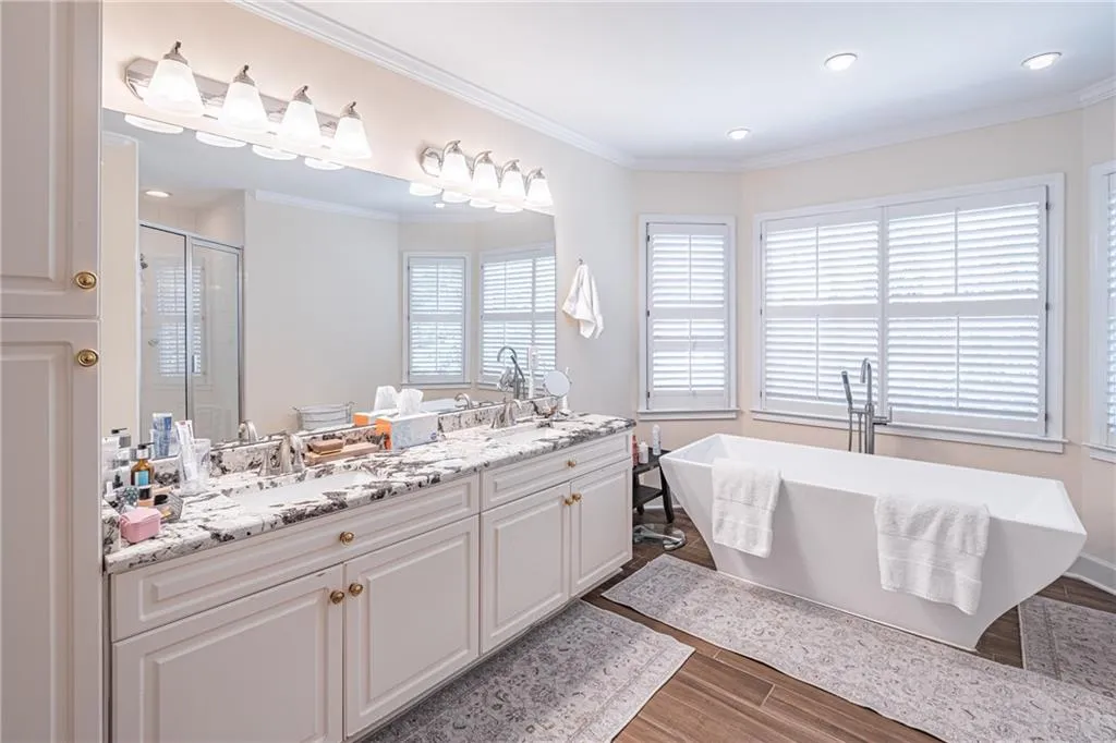 4570 Windsor Park Place, Sandy Springs, Georgia 30342, 3 Bedrooms Bedrooms, ,3 BathroomsBathrooms,Residential,Sold,4570 Windsor Park Place,7403649