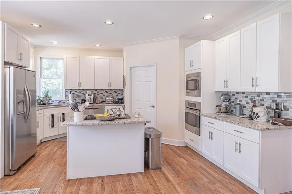 4570 Windsor Park Place, Sandy Springs, Georgia 30342, 3 Bedrooms Bedrooms, ,3 BathroomsBathrooms,Residential,Sold,4570 Windsor Park Place,7403649