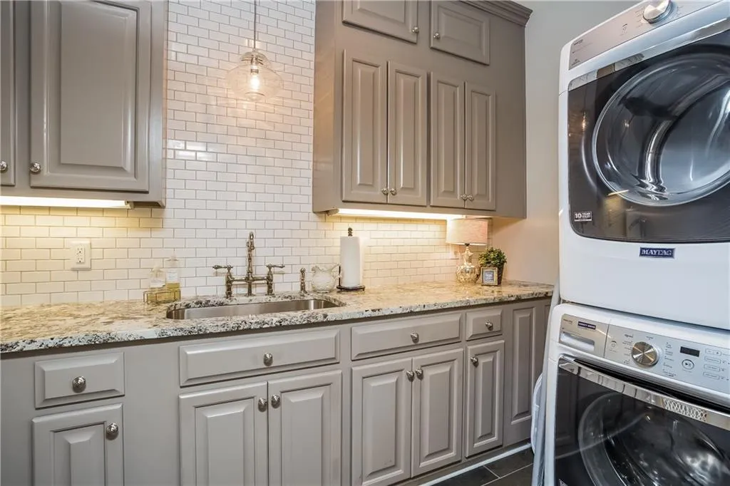 250 Woodchase Close Ne, Atlanta, Georgia 30319, 4 Bedrooms Bedrooms, ,4 BathroomsBathrooms,Residential,Sold,250 Woodchase Close Ne,5741865