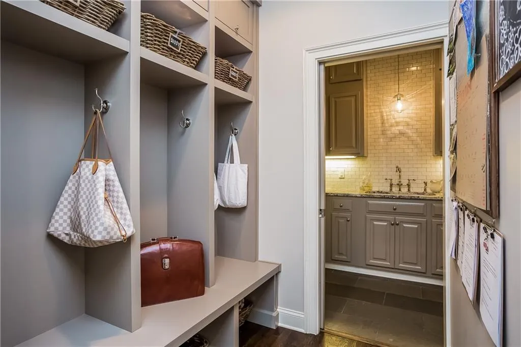 250 Woodchase Close Ne, Atlanta, Georgia 30319, 4 Bedrooms Bedrooms, ,4 BathroomsBathrooms,Residential,Sold,250 Woodchase Close Ne,5741865