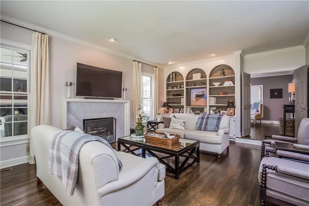 250 Woodchase Close Ne, Atlanta, Georgia 30319, 4 Bedrooms Bedrooms, ,4 BathroomsBathrooms,Residential,Sold,250 Woodchase Close Ne,5741865