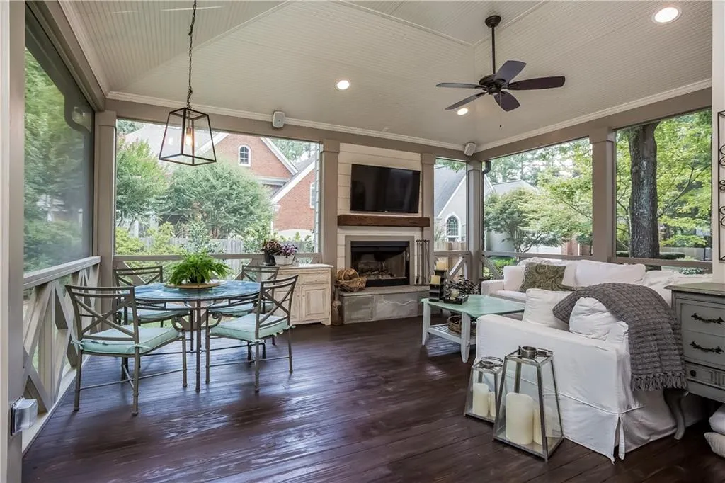 250 Woodchase Close Ne, Atlanta, Georgia 30319, 4 Bedrooms Bedrooms, ,4 BathroomsBathrooms,Residential,Sold,250 Woodchase Close Ne,5741865