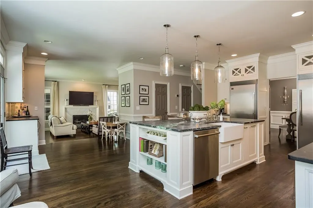 250 Woodchase Close Ne, Atlanta, Georgia 30319, 4 Bedrooms Bedrooms, ,4 BathroomsBathrooms,Residential,Sold,250 Woodchase Close Ne,5741865