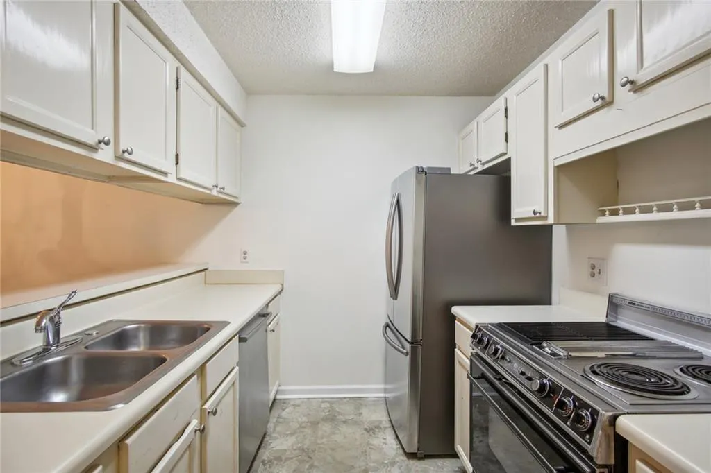 404 Barrington Hills Drive, Sandy Springs, Georgia 30350, 2 Bedrooms Bedrooms, ,2 BathroomsBathrooms,Residential,Sold,404 Barrington Hills Drive,7151716