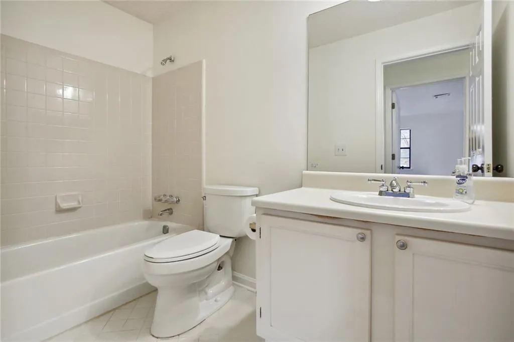 404 Barrington Hills Drive, Sandy Springs, Georgia 30350, 2 Bedrooms Bedrooms, ,2 BathroomsBathrooms,Residential,Sold,404 Barrington Hills Drive,7151716