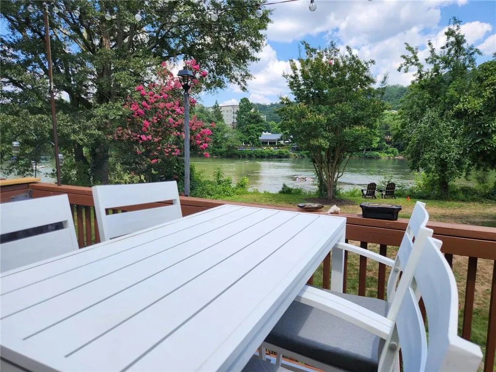 1105 Riverbend Club Drive Se, Atlanta, Georgia 30339, 2 Bedrooms Bedrooms, ,2 BathroomsBathrooms,Residential,For Sale,1105 Riverbend Club Drive Se,7650758