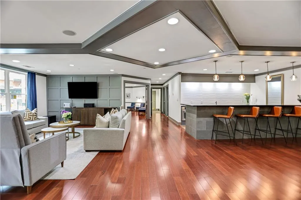 1101 Juniper Street Ne Unit 521, Atlanta, Georgia 30309, 2 Bedrooms Bedrooms, ,2 BathroomsBathrooms,Residential,For Sale,1101 Juniper Street Ne Unit 521,7617742