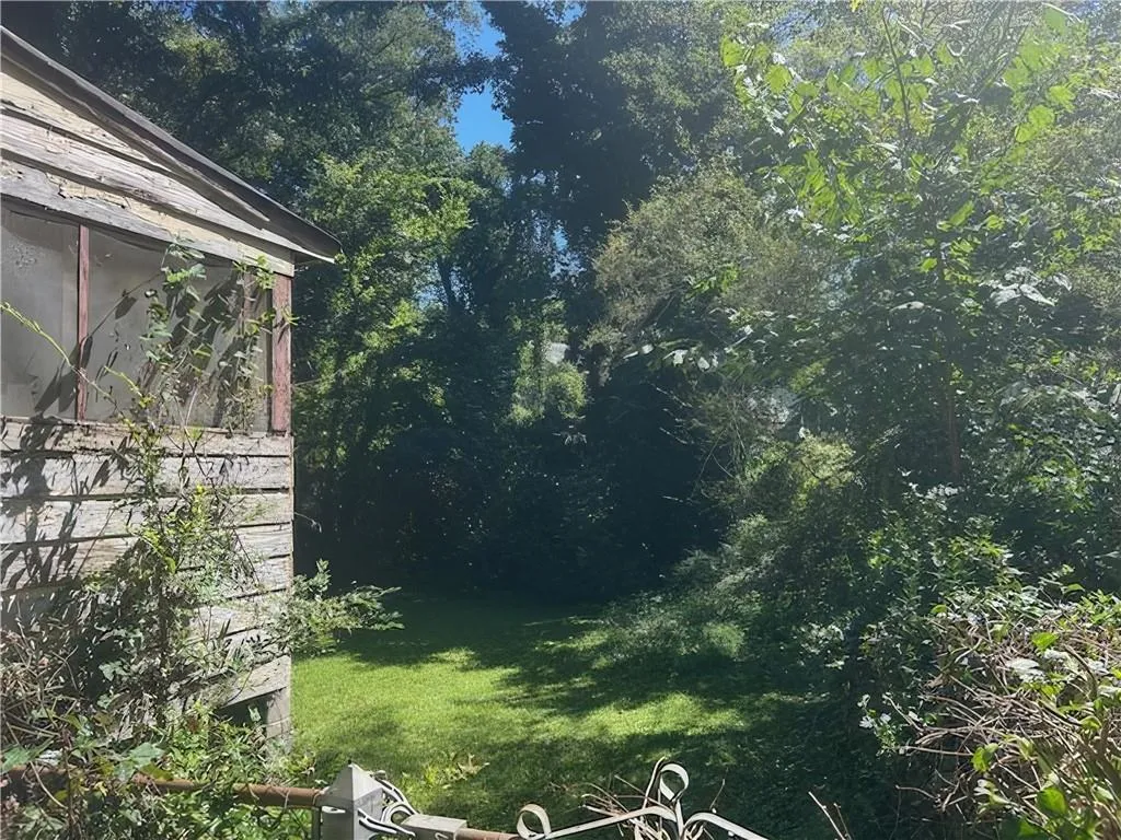 View of front of home featuring a front lawn