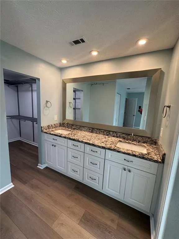 62 Dunwoody Springs Drive, Atlanta, Georgia 30328, 3 Bedrooms Bedrooms, ,2 BathroomsBathrooms,Residential,Sold,62 Dunwoody Springs Drive,7716260