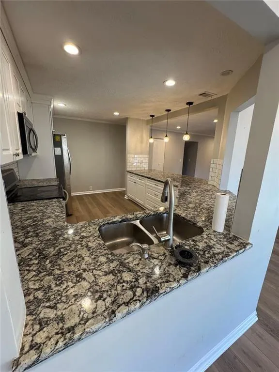 62 Dunwoody Springs Drive, Atlanta, Georgia 30328, 3 Bedrooms Bedrooms, ,2 BathroomsBathrooms,Residential,Sold,62 Dunwoody Springs Drive,7716260