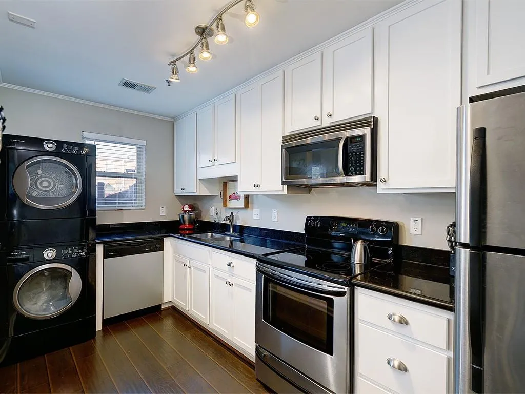 165 N River Drive Unit B, Sandy Springs, Georgia 30350, 2 Bedrooms Bedrooms, ,2 BathroomsBathrooms,Residential,Sold,165 N River Drive Unit B,6699994