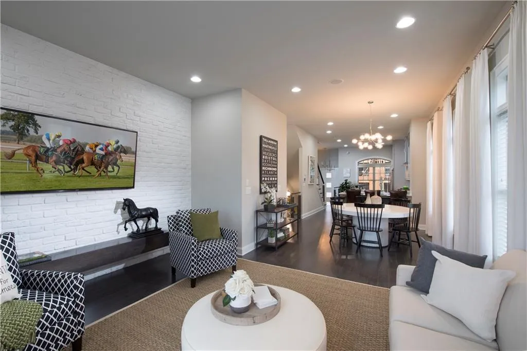 4239 Deming Circle, Atlanta, Georgia 30342, 2 Bedrooms Bedrooms, ,2 BathroomsBathrooms,Residential,Sold,4239 Deming Circle,5953520