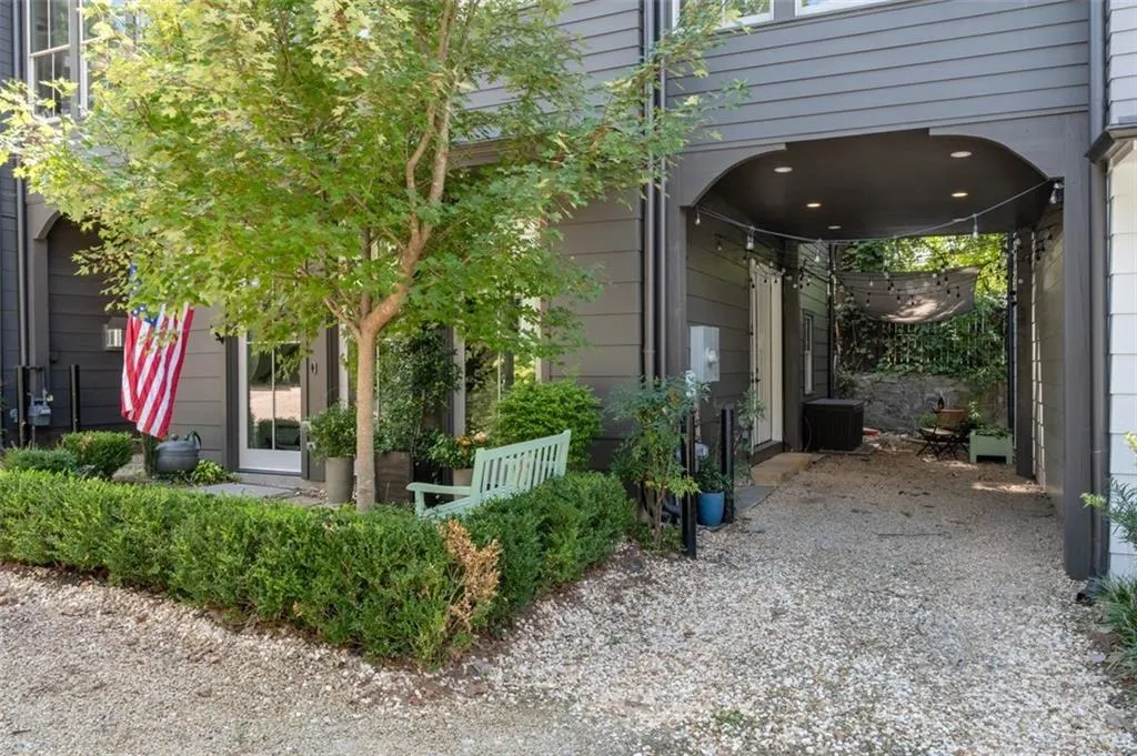 518 Bismark Road Ne, Atlanta, Georgia 30324, 3 Bedrooms Bedrooms, ,2 BathroomsBathrooms,Residential,For Sale,518 Bismark Road Ne,7648023