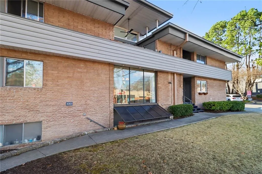 4300 Roswell Road Ne Unit 4303, Atlanta, Georgia 30342, 2 Bedrooms Bedrooms, 0 ,2 BathroomsBathrooms,Residential,For Sale,4300 Roswell Road Ne Unit 4303,7721146