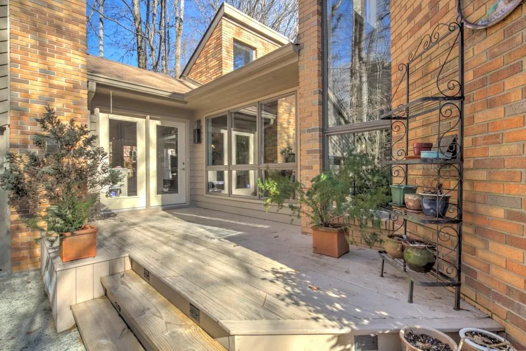 595 Idlewood Drive, Sandy Springs, Georgia 30327, 4 Bedrooms Bedrooms, ,3 BathroomsBathrooms,Residential,Sold,595 Idlewood Drive,5967934