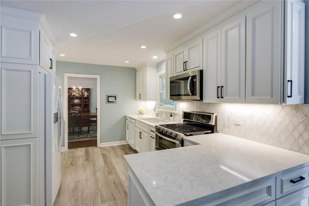 6805 Lisa Lane, Sandy Springs, Georgia 30338, 5 Bedrooms Bedrooms, ,3 BathroomsBathrooms,Residential,Sold,6805 Lisa Lane,7069770