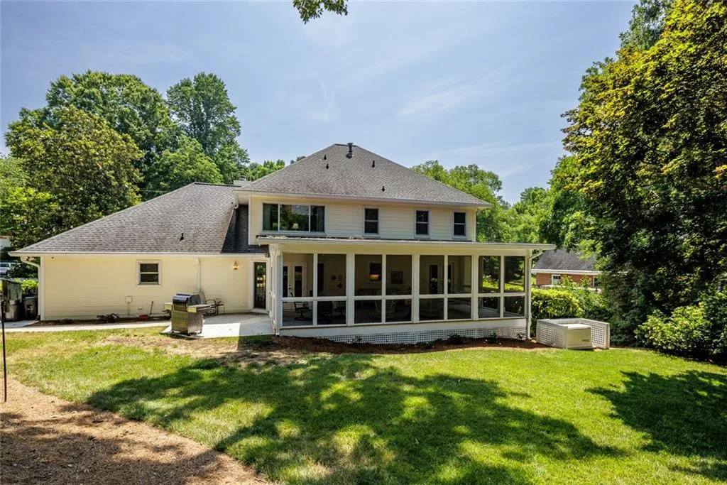6805 Lisa Lane, Sandy Springs, Georgia 30338, 5 Bedrooms Bedrooms, ,3 BathroomsBathrooms,Residential,Sold,6805 Lisa Lane,7069770