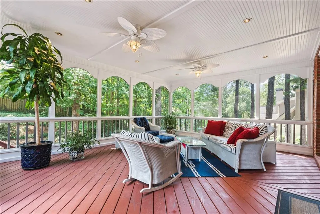 85 Wing Mill Road, Sandy Springs, Georgia 30350, 5 Bedrooms Bedrooms, ,4 BathroomsBathrooms,Residential,Sold,85 Wing Mill Road,6619162