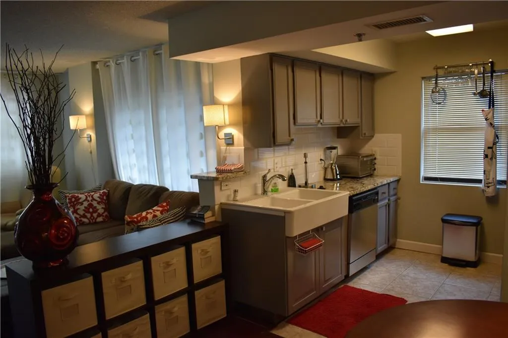795 Hammond Drive Unit 212, Sandy Springs, Georgia 30328, 1 Bedroom Bedrooms, ,1 BathroomBathrooms,Residential,Sold,795 Hammond Drive Unit 212,6057673