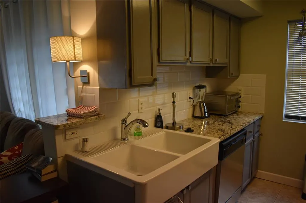 795 Hammond Drive Unit 212, Sandy Springs, Georgia 30328, 1 Bedroom Bedrooms, ,1 BathroomBathrooms,Residential,Sold,795 Hammond Drive Unit 212,6057673