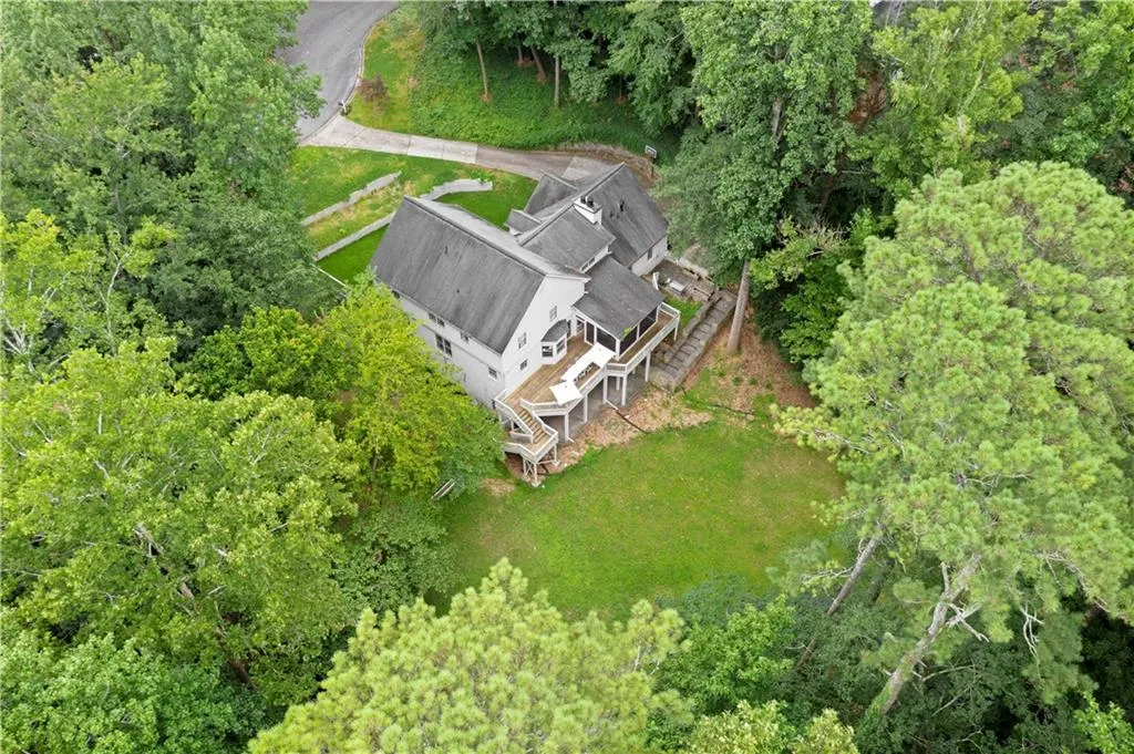 5300 New London, Sandy Springs, Georgia 30327, 5 Bedrooms Bedrooms, ,3 BathroomsBathrooms,Residential,Sold,5300 New London,7428514