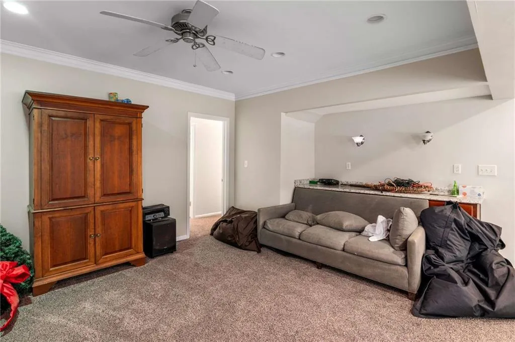 5300 New London, Sandy Springs, Georgia 30327, 5 Bedrooms Bedrooms, ,3 BathroomsBathrooms,Residential,Sold,5300 New London,7428514