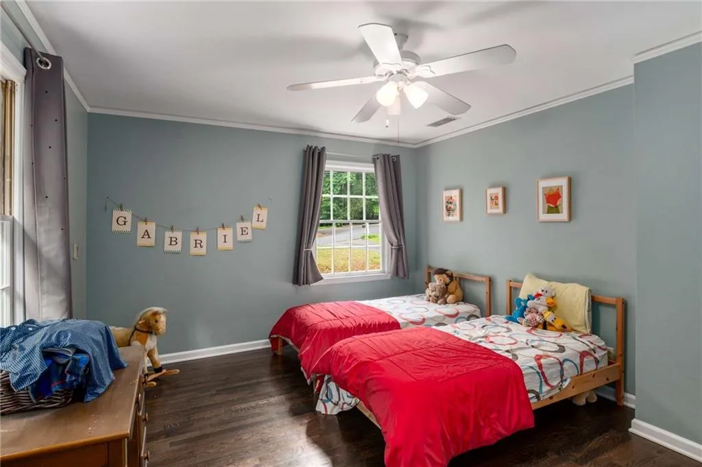 5300 New London, Sandy Springs, Georgia 30327, 5 Bedrooms Bedrooms, ,3 BathroomsBathrooms,Residential,Sold,5300 New London,7428514