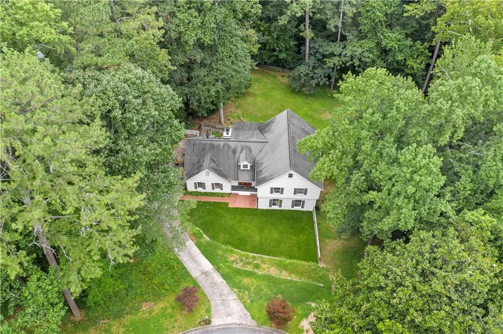 5300 New London, Sandy Springs, Georgia 30327, 5 Bedrooms Bedrooms, ,3 BathroomsBathrooms,Residential,Sold,5300 New London,7428514