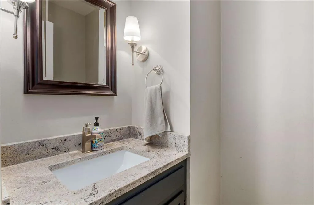 5300 New London, Sandy Springs, Georgia 30327, 5 Bedrooms Bedrooms, ,3 BathroomsBathrooms,Residential,Sold,5300 New London,7428514