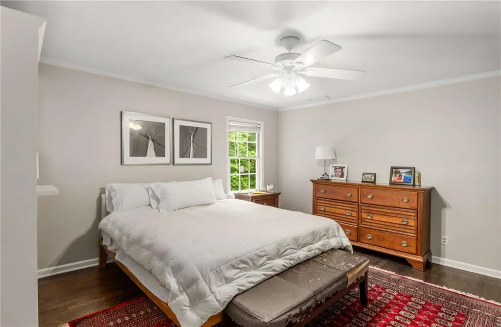 5300 New London, Sandy Springs, Georgia 30327, 5 Bedrooms Bedrooms, ,3 BathroomsBathrooms,Residential,Sold,5300 New London,7428514