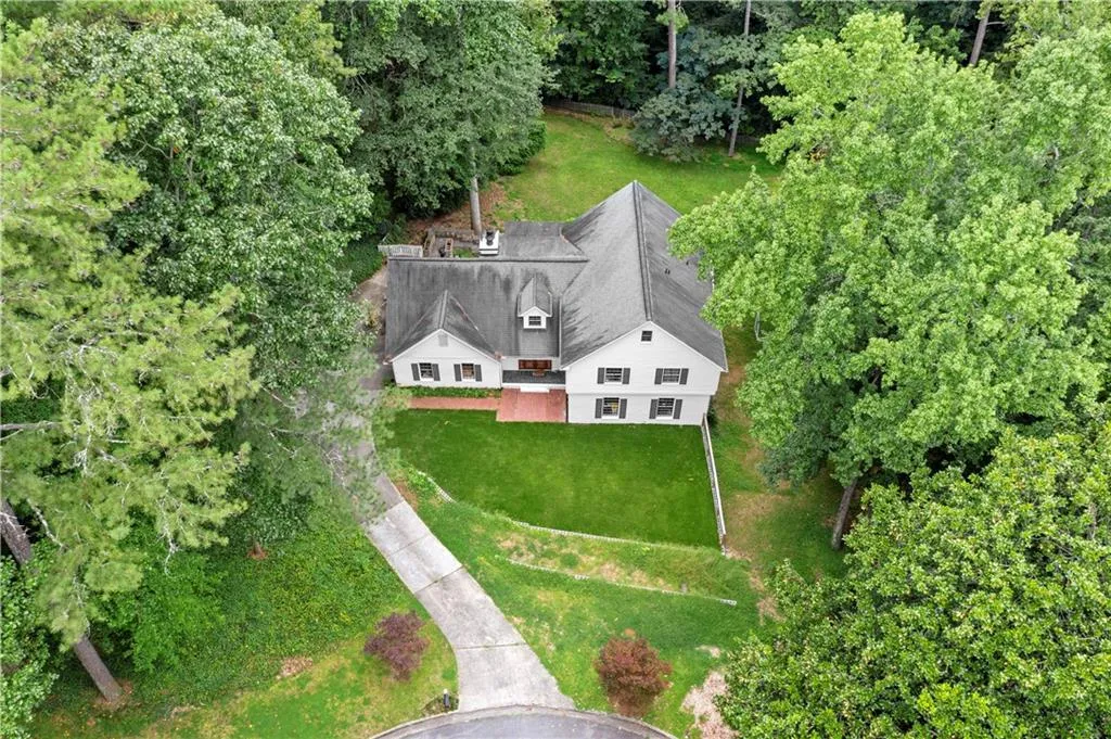 5300 New London, Sandy Springs, Georgia 30327, 5 Bedrooms Bedrooms, ,3 BathroomsBathrooms,Residential,Sold,5300 New London,7428514