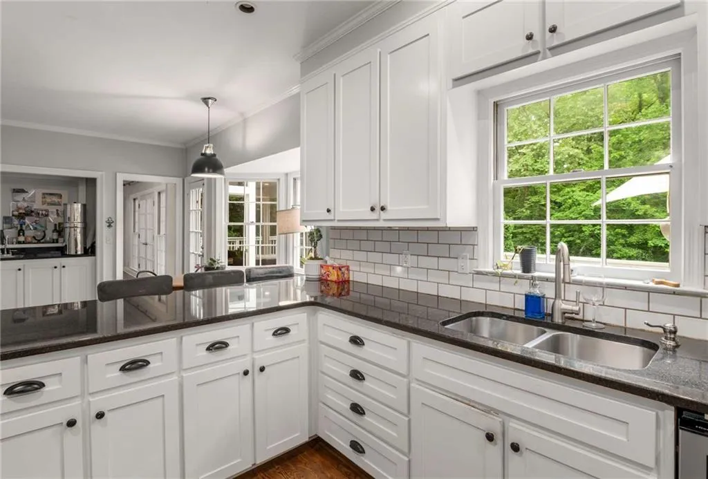 5300 New London, Sandy Springs, Georgia 30327, 5 Bedrooms Bedrooms, ,3 BathroomsBathrooms,Residential,Sold,5300 New London,7428514