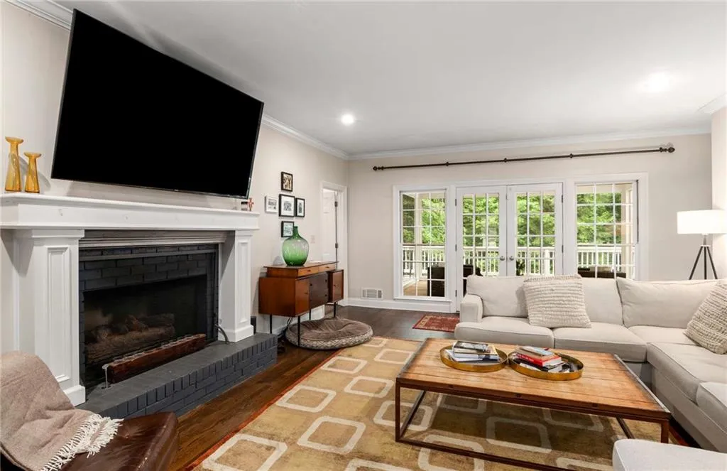 5300 New London, Sandy Springs, Georgia 30327, 5 Bedrooms Bedrooms, ,3 BathroomsBathrooms,Residential,Sold,5300 New London,7428514