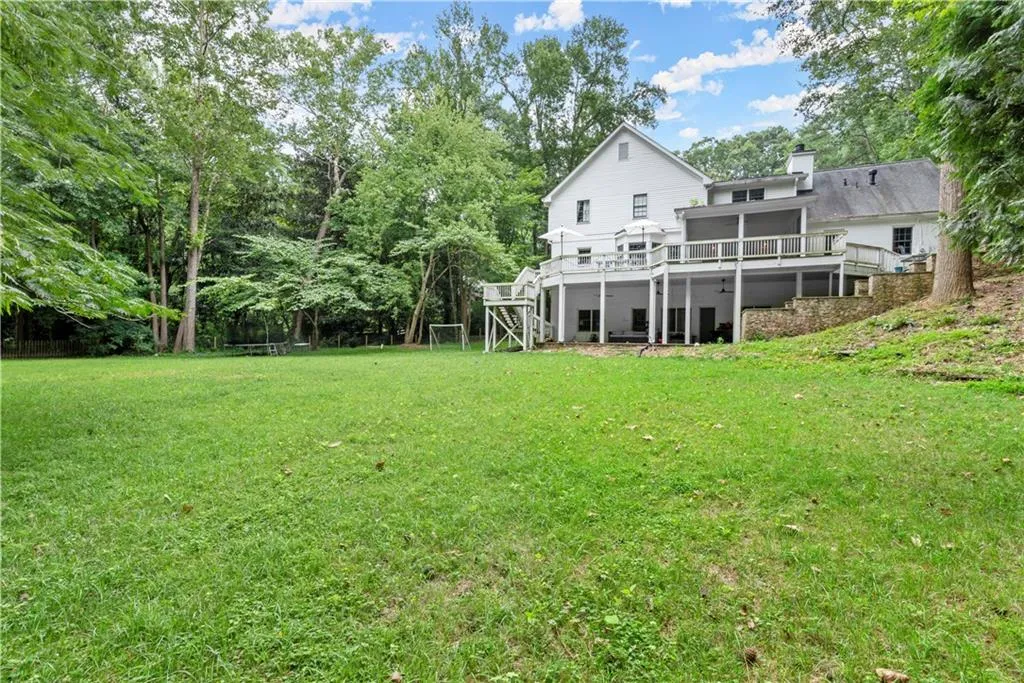 5300 New London, Sandy Springs, Georgia 30327, 5 Bedrooms Bedrooms, ,3 BathroomsBathrooms,Residential,Sold,5300 New London,7428514