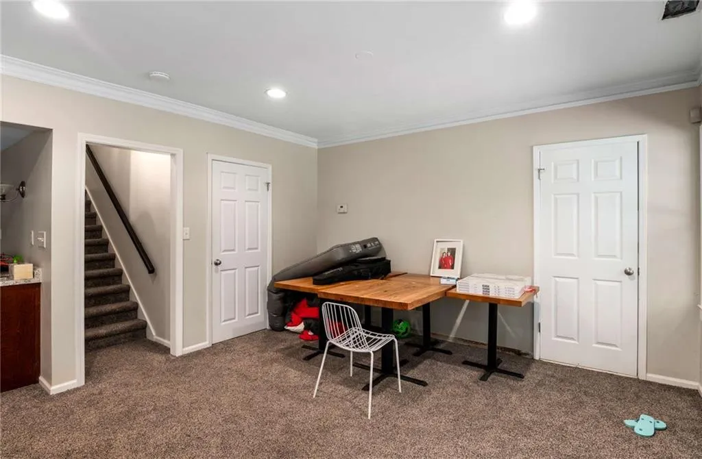 5300 New London, Sandy Springs, Georgia 30327, 5 Bedrooms Bedrooms, ,3 BathroomsBathrooms,Residential,Sold,5300 New London,7428514