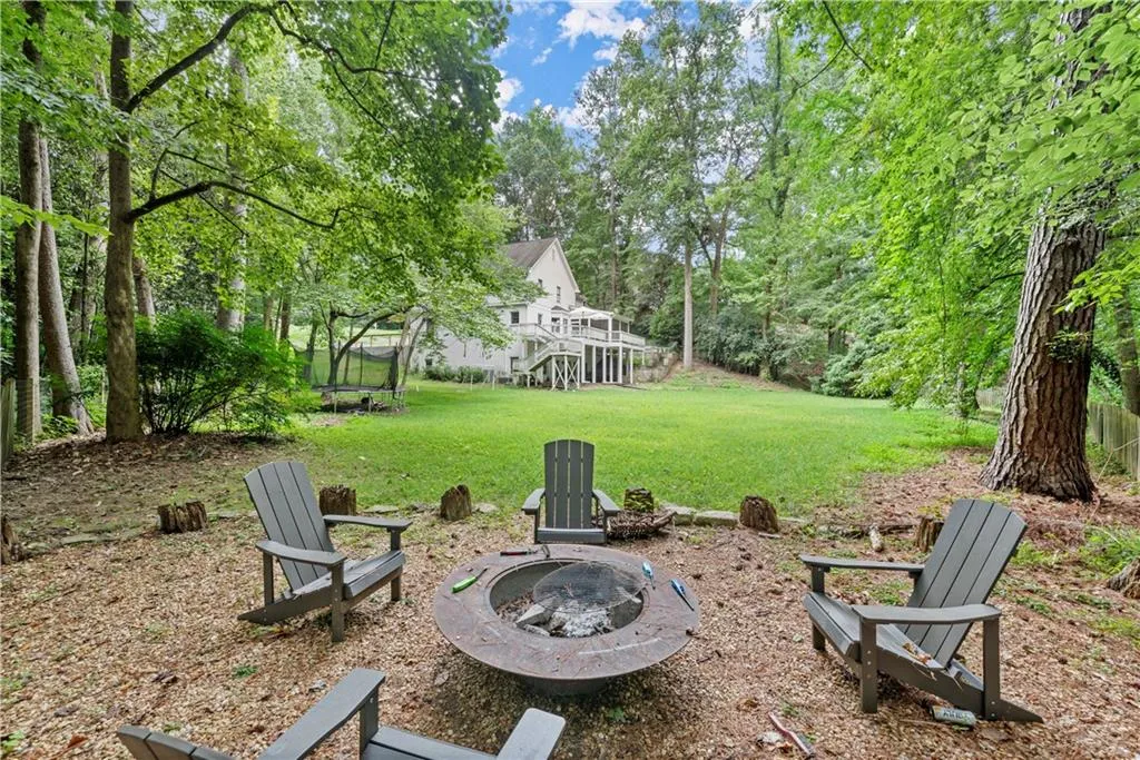 5300 New London, Sandy Springs, Georgia 30327, 5 Bedrooms Bedrooms, ,3 BathroomsBathrooms,Residential,Sold,5300 New London,7428514