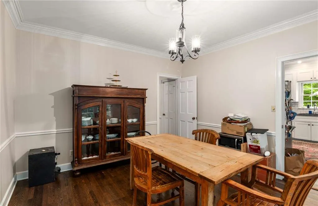 5300 New London, Sandy Springs, Georgia 30327, 5 Bedrooms Bedrooms, ,3 BathroomsBathrooms,Residential,Sold,5300 New London,7428514