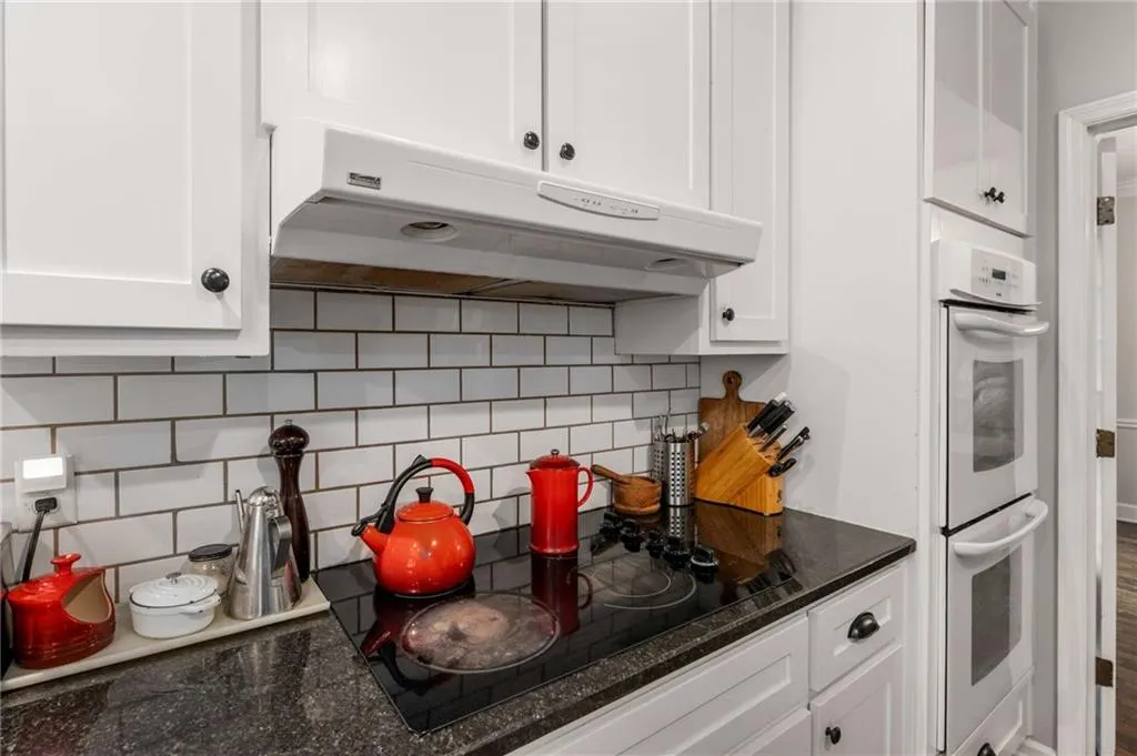 5300 New London, Sandy Springs, Georgia 30327, 5 Bedrooms Bedrooms, ,3 BathroomsBathrooms,Residential,Sold,5300 New London,7428514