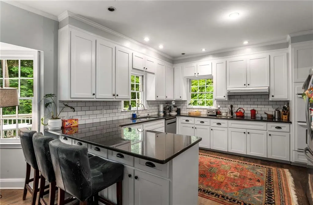 5300 New London, Sandy Springs, Georgia 30327, 5 Bedrooms Bedrooms, ,3 BathroomsBathrooms,Residential,Sold,5300 New London,7428514