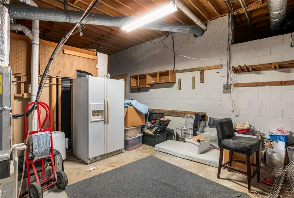 5300 New London, Sandy Springs, Georgia 30327, 5 Bedrooms Bedrooms, ,3 BathroomsBathrooms,Residential,Sold,5300 New London,7428514