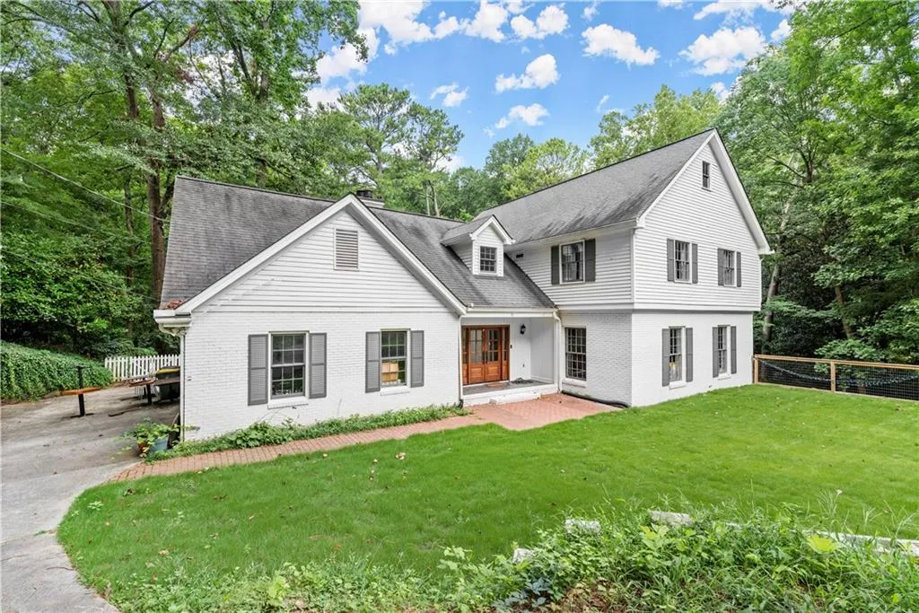 5300 New London, Sandy Springs, Georgia 30327, 5 Bedrooms Bedrooms, ,3 BathroomsBathrooms,Residential,Sold,5300 New London,7428514