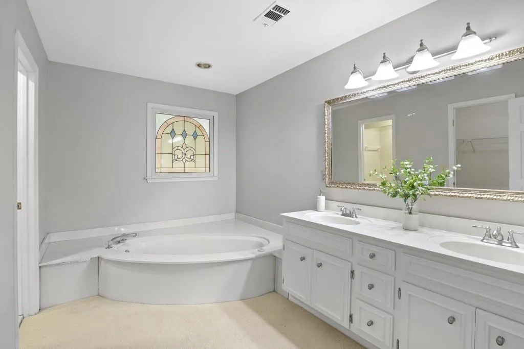 585 Calaveras Drive, Atlanta, Georgia 30350, 4 Bedrooms Bedrooms, ,2 BathroomsBathrooms,Residential,Sold,585 Calaveras Drive,6966395