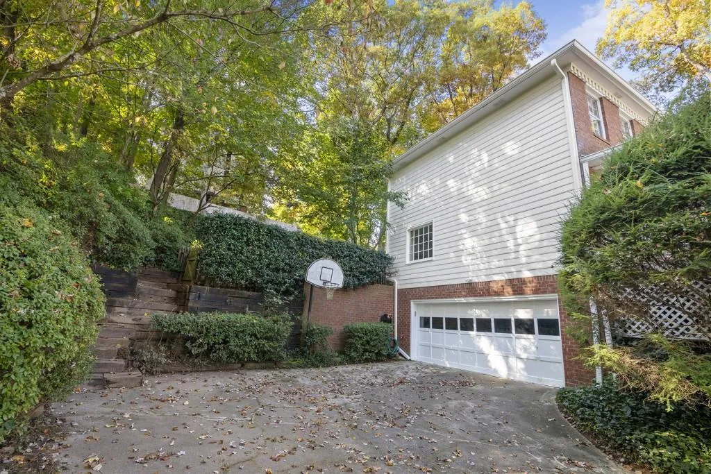 585 Calaveras Drive, Atlanta, Georgia 30350, 4 Bedrooms Bedrooms, ,2 BathroomsBathrooms,Residential,Sold,585 Calaveras Drive,6966395