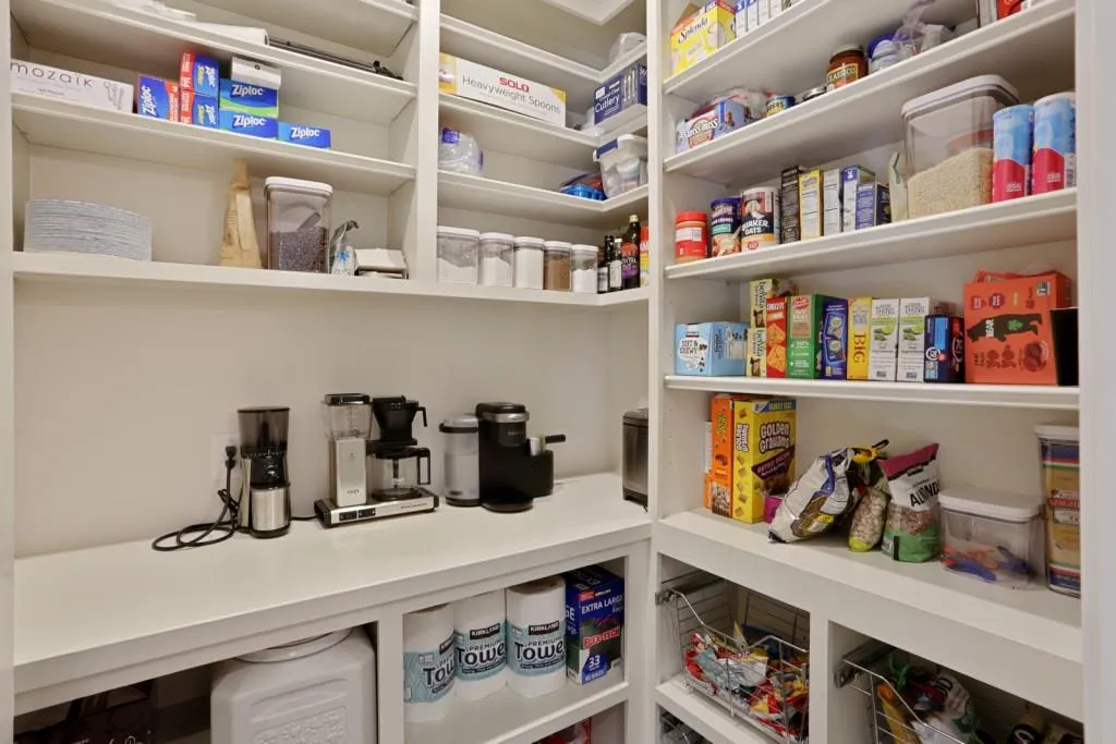 6190 Blackwater Trail, Sandy Springs, Georgia 30328, 5 Bedrooms Bedrooms, ,3 BathroomsBathrooms,Residential,Sold,6190 Blackwater Trail,7008313