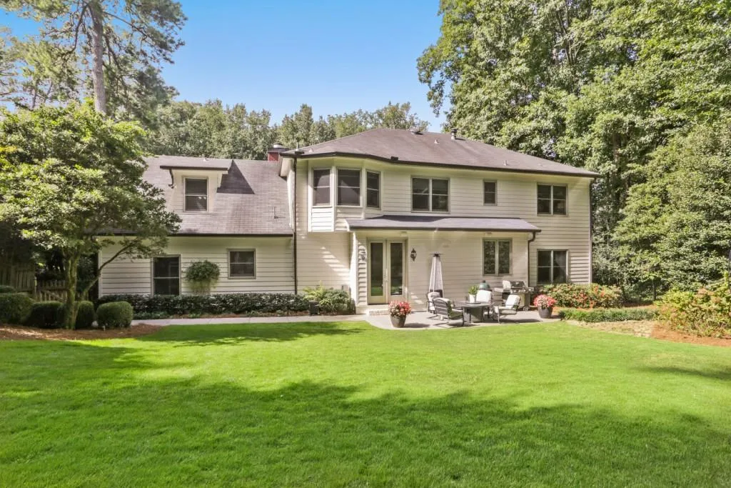 6190 Blackwater Trail, Sandy Springs, Georgia 30328, 5 Bedrooms Bedrooms, ,3 BathroomsBathrooms,Residential,Sold,6190 Blackwater Trail,7008313