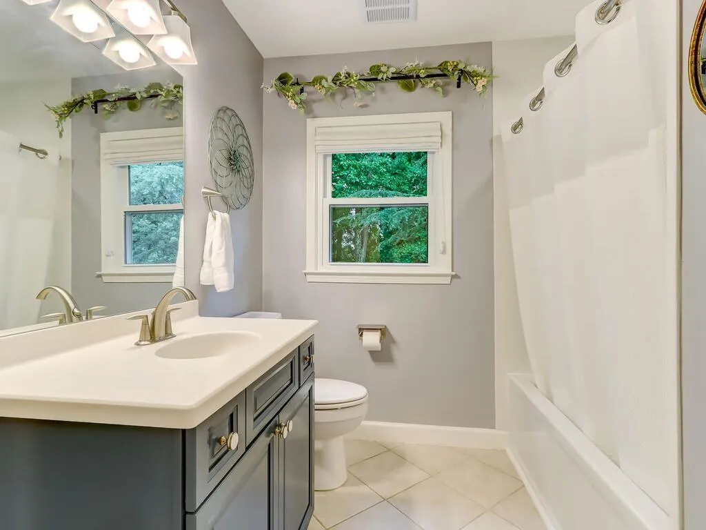 1705 Redbourne Drive, Atlanta, Georgia 30350, 5 Bedrooms Bedrooms, ,5 BathroomsBathrooms,Residential,Sold,1705 Redbourne Drive,7235240