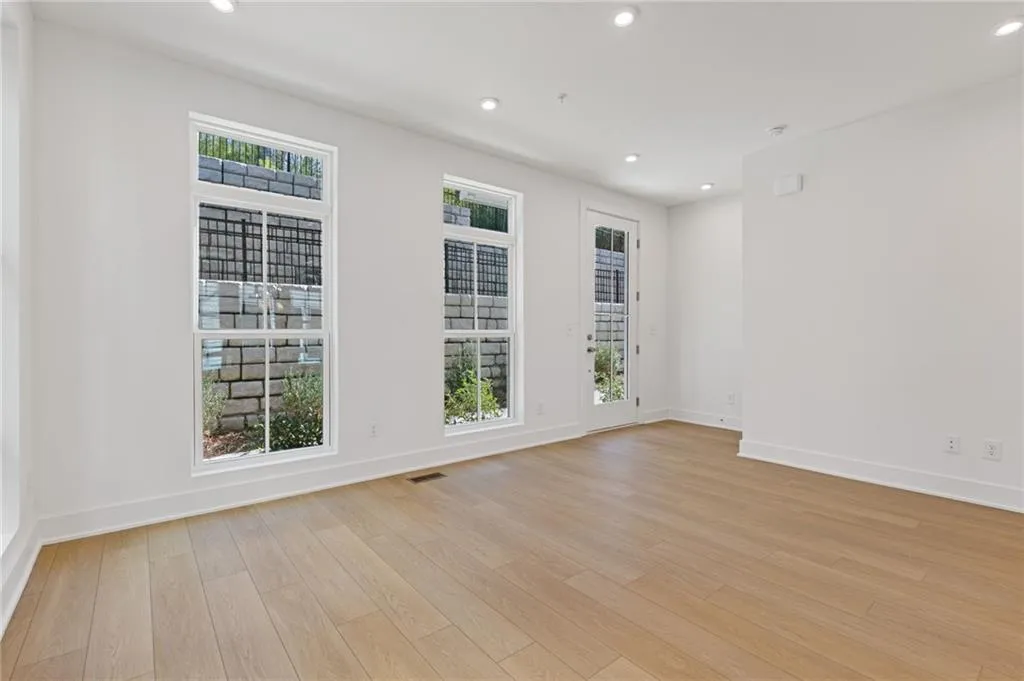 Living room featuring light wood-style flooring, recessed lighting, and baseboards